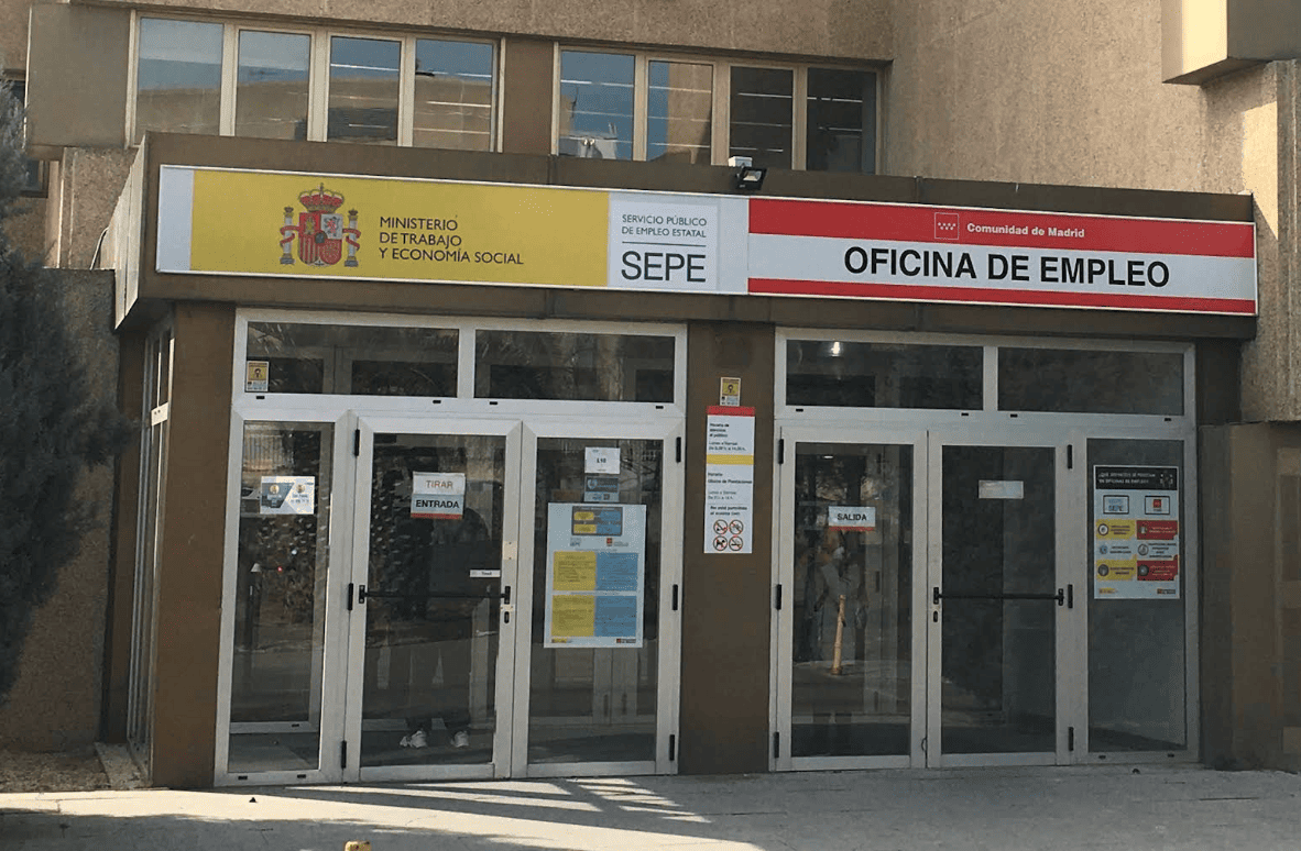 VIAJAR COBRANDO EL PARO. SALIDA AL EXTRANJERO SEPE